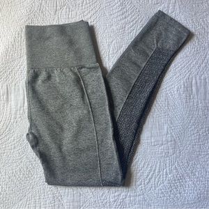 Fabletics sync high waisted seamless 7/8 legging • small • grey heather